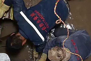 四川电梯井堵漏施工视频